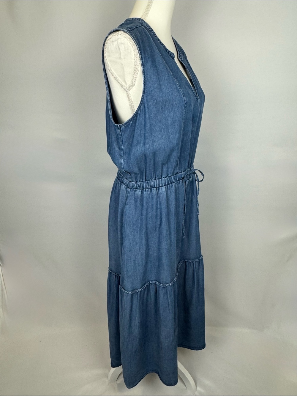 Lands End Sleeveless Chambray Tiered Midi Dress Lyocel Pockets Large Travel - Picture 7 of 12